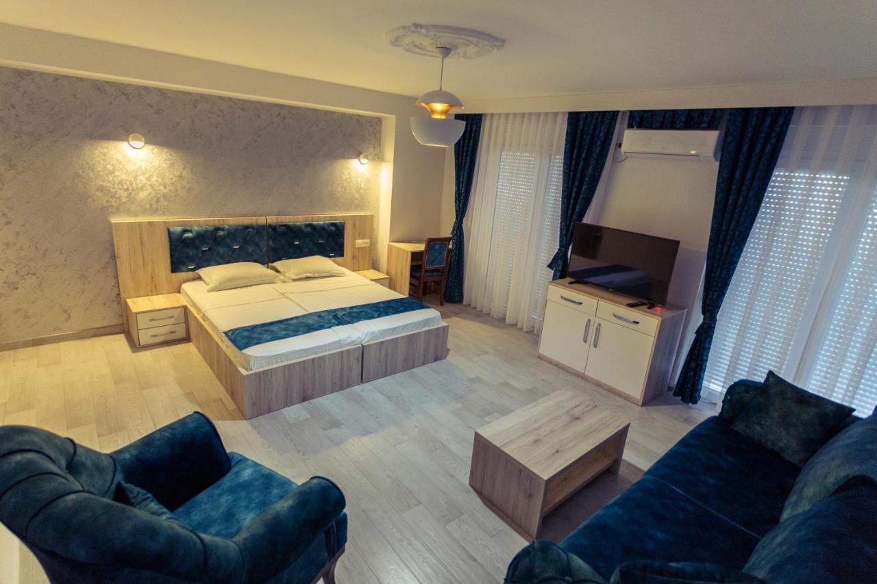 City Hotel 페리자이 외부 사진