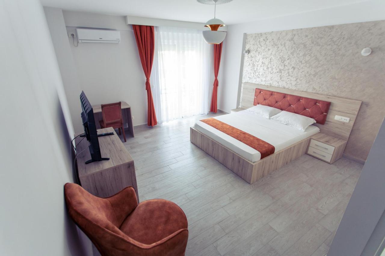 City Hotel 페리자이 외부 사진
