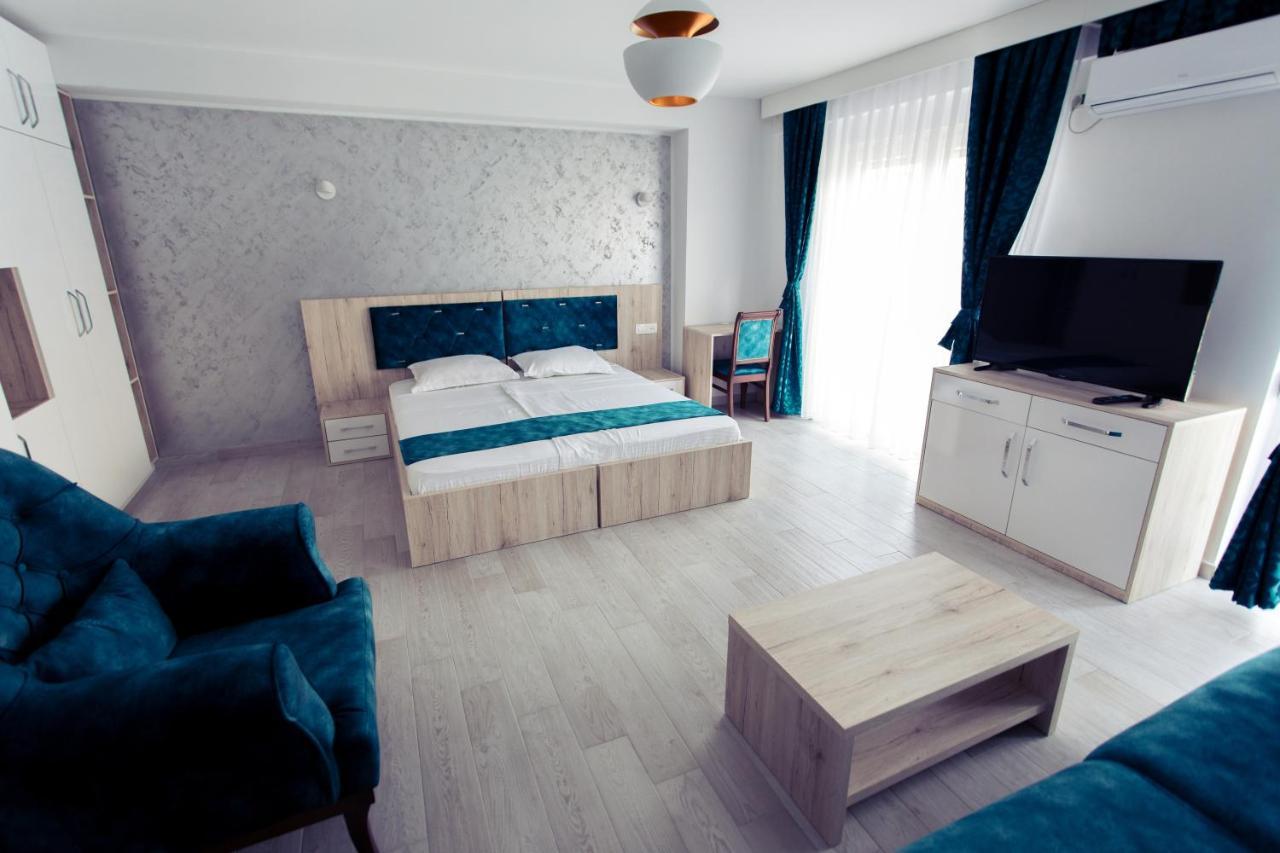 City Hotel 페리자이 외부 사진