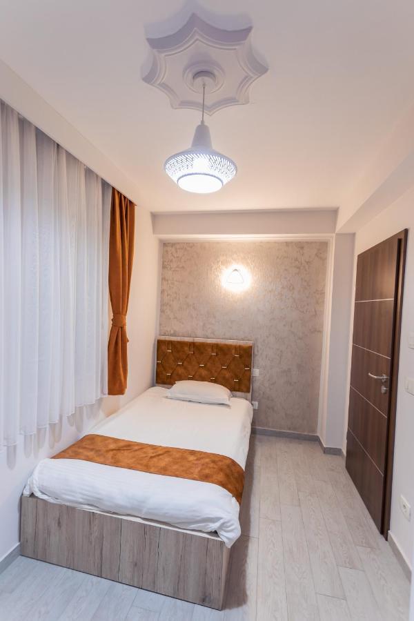 City Hotel 페리자이 외부 사진
