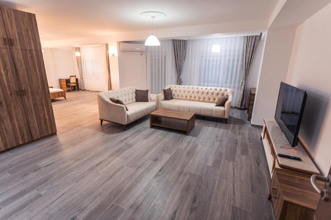 City Hotel 페리자이 외부 사진