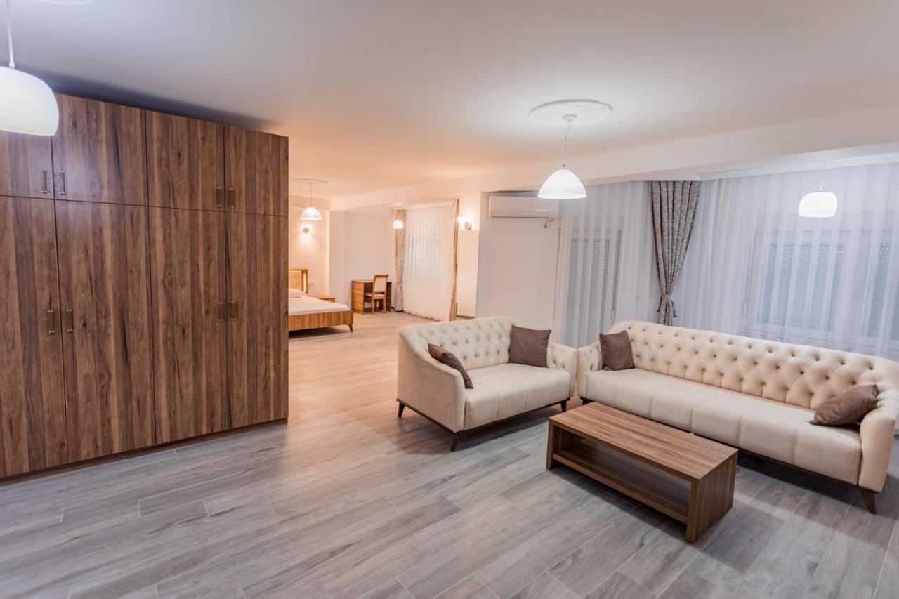 City Hotel 페리자이 외부 사진