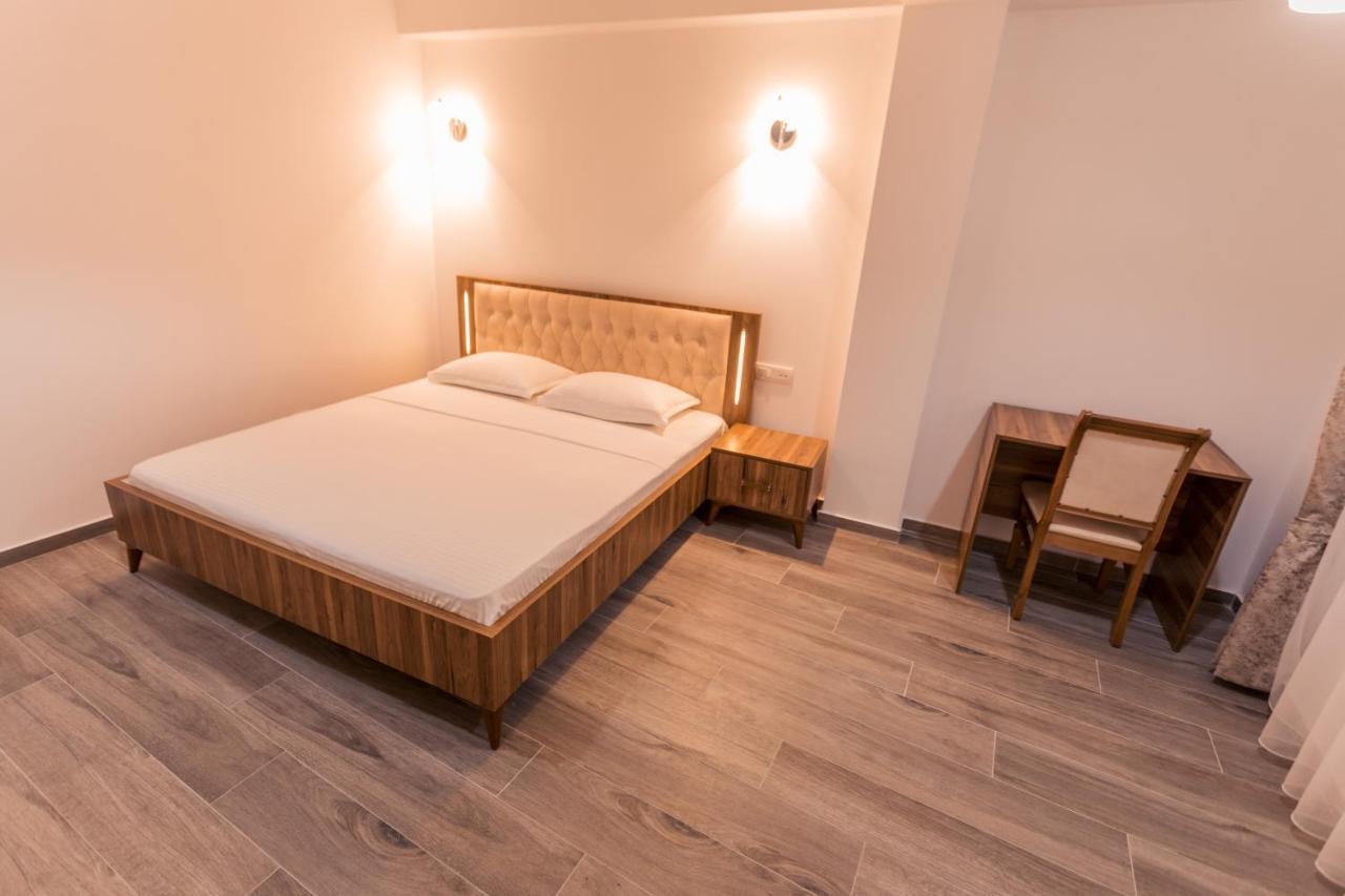 City Hotel 페리자이 외부 사진
